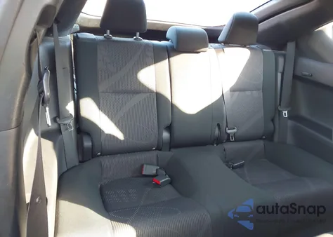 2011 Scion Tc z USA, uszkodzony, nr VIN JTKJF5C72B3020432